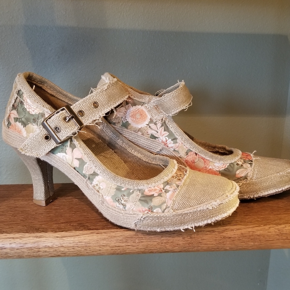 REBELS Burlap Floral Heels Womens Shoes 7.5